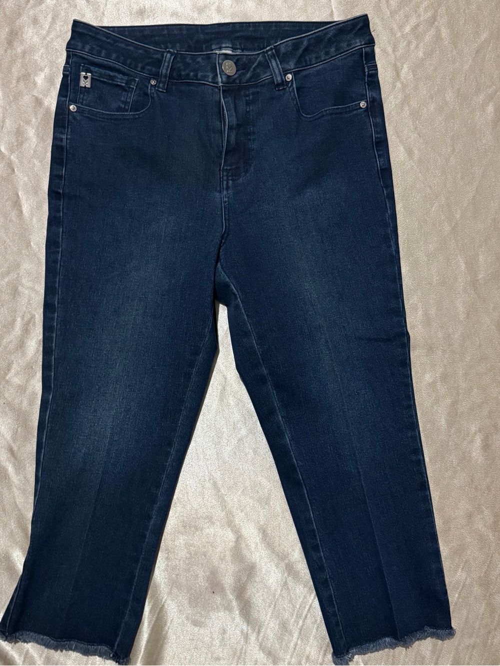 Belle by Kim Gravel Reg Trutemp Capri Jeans with Frayed Hem size 6